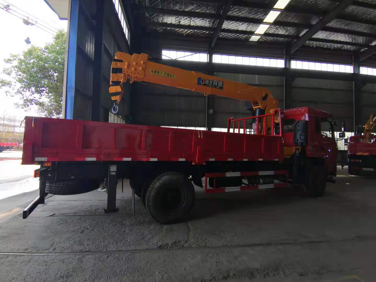 3、湖北十堰随车吊(自带吊车)是租的还是租的?