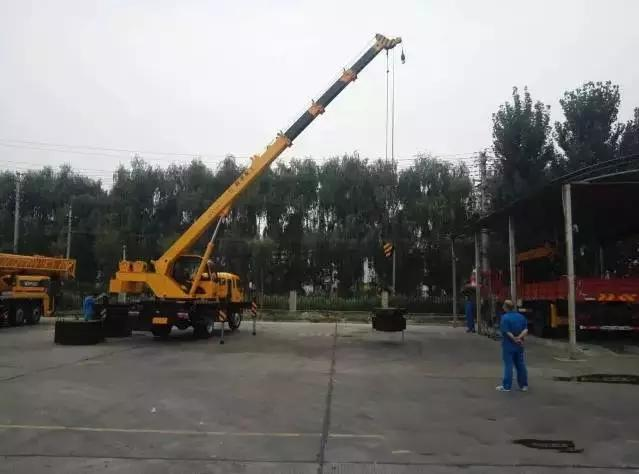 2.关于如何操作引航起重机的说明?